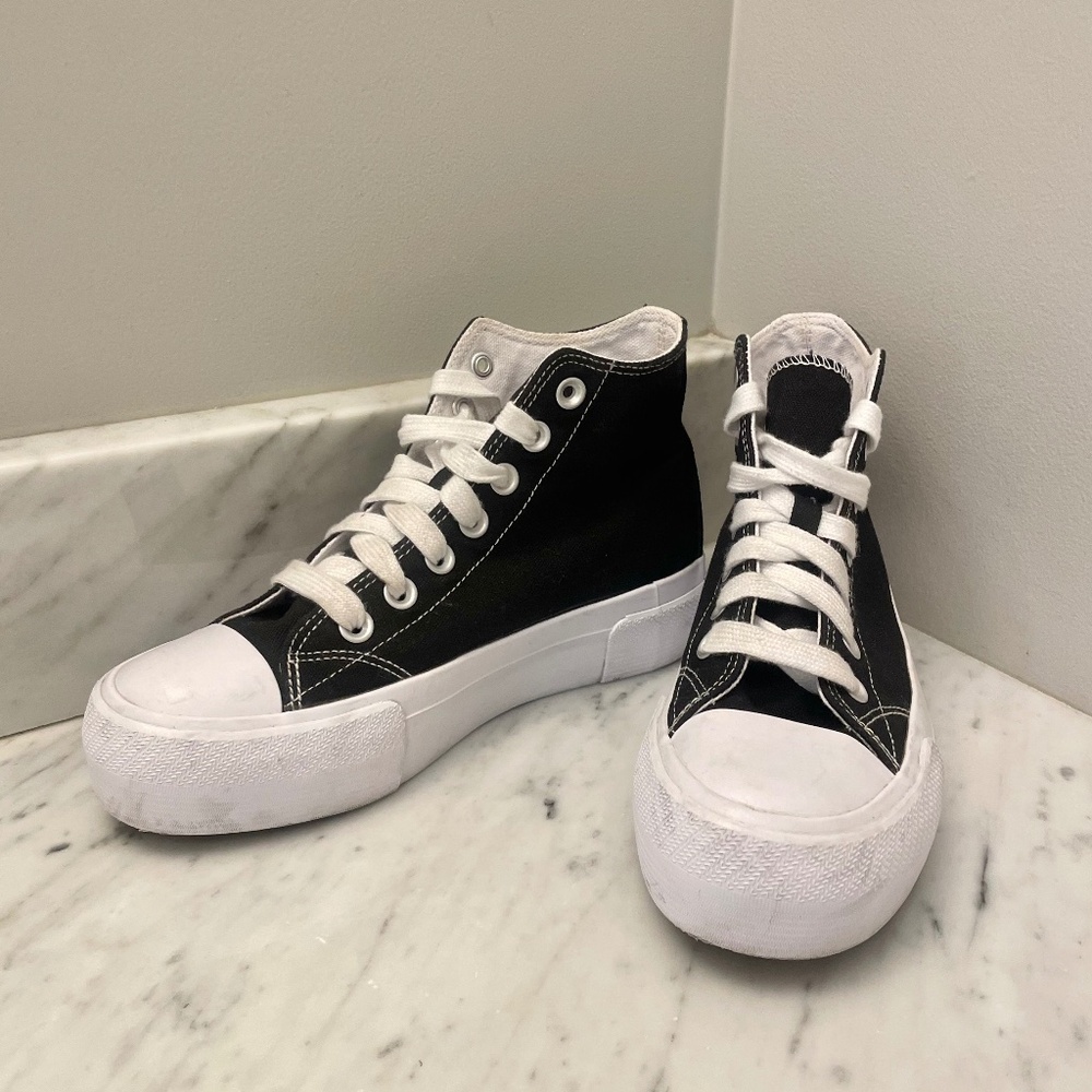 NOBO Women’s Size 6 High Top Sneakers